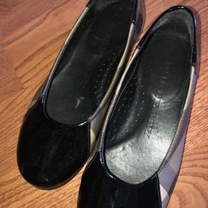 Burberry flats little girls size 29